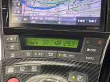 【オートエアコン】一度お好みの温度に設定すれば、車内の温度を検知し風量や温度を自動で調整。暑い&hellip;寒い&hellip;と何度もスイッチ操作をする必要はありません。快適な車内空間には必須の機能ですね♪