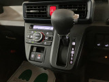 電動パーキングブレーキを装備しています☆パーキングブレーキが足踏み式や手引き式ではなく電動で行うことができます☆設定でシフトをパーキングに入れると自動でパーキングをかけるようにできます☆
