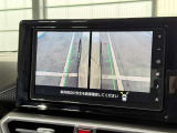 【サイドモニター】ドアミラーについているカメラから映像を映します。車幅も把握しやすくてとても便利ですね。