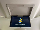 【フリップダウンモニター】大画面モニターで後席でもエンタメをお楽しみいただけます。小さなお子様にも大人気の装備です♪
