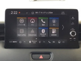 ドライブの必需品。Honda CONNECTディスプレーを搭載しています。ナビ、スマホ連携、車両情報表示、各種設定操作を一つに集約した高機能タッチパネル。直感的に使える便利なインターフェースです。