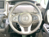 インテリアに合わせたデザインのステアリングは、運転される方のことも考え、運転しやすい形状、大きさです。是非一度、実際に触ってお確かめください。