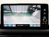 【バックカメラ】シフトを「R」の位置に入れると、自動的に画面がカメラ映像に切り替わり後方の視界をサポートする必須装備です!