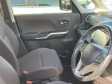 高めのヒップポイントで見晴らしが良く、運転もしやすいですよ☆運転席アームレストがついているので長距離運転時の疲労軽減になりますよ☆