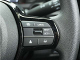 ◆アダプティブクルーズコントロール◆予め設定した車速内でクルマが自動的に加減速。前走車との適切な車間距離を維持しながら追従走行します。【LKAS】車線維持支援システムでステアリング操作を支援。