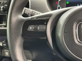 ステアリングにオーディオ操作スイッチが付いています。オーディオ画面に直接タッチしなくても操作が出来ますので、運転に集中できます。
