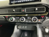 運転席/助手席シートヒーターで寒い日もすぐに温かくなり快適に過ごせます。3段階の温度調整が可能です
