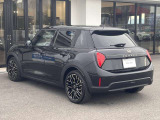【ゴーカートフィーリング】入り組んだ細い街中でも何のストレスもなく走るMINIはまるでゴーカートに乗っているかのような乗り味で非常に特徴的で唯一無二です!!