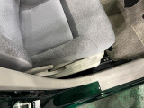 痛みの出やすい運転席シートの角、フロアマット、座面、ともに良好です