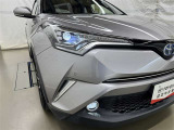LEDヘッドライトです。デザイン性がよくとても明るいので、夜間の走行や悪天候でも安心です。しかも長寿命!