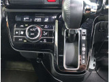 お車選びをお楽しみ頂けるよう、在庫車の展示スペースを十分に確保しております。