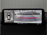 【360&deg;ビュー・モニター】専用カメラにより上から見下ろしたような視点で360度クルマの周囲を確認することができます。駐車が苦手な方でも縦列駐車や幅寄せ時に活躍してくれます。