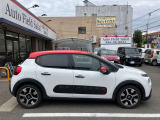 全体的にフランス車らしいデザインですねぇ。