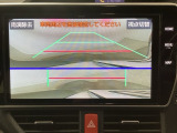【バックカメラ】運転が苦手な方も車庫入れラクラクです!ギアをリバースに入れれば自動的に切り換わりますので、面倒な操作は不要です♪狭い駐車場もお車を傷つけず安心ですね!