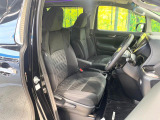 運転席シート廻りは使用感も少なく、良好な状態となっています。前オーナー様が丁寧に使っていたことがよくわかりますね。