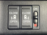 【両側パワースライドドア】スマートキーや運転席のスイッチで後席両側スライドドアの開閉が可能♪電動だから力を入れてドアを開ける必要が無く、小さなお子様でも簡単に開け閉めでき快適です♪