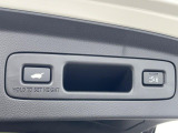 【パワーバックドア】スマートキーや運転席のボタンを押すだけでリアゲートが自動で開閉します!荷物を持っている時や、高い位置にあるバックドアを閉める際に便利な機能です♪