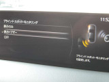 BSMは、車線変更時における運転者の後方確認を支援するシステムです。自車の後方から接近する車両を検知すると、接近表示灯(ミラーに設置)         と警報音で運転者に危険を知らせます。