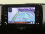 車両後方の映像を映すバックモニター。進路を確認しながら安全に車庫入れできます。