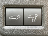 【パワーバックドア】スマートキーや運転席のボタンを押すだけでリアゲートが自動で開閉します!荷物を持っている時や、高い位置にあるバックドアを閉める際に便利な機能です♪