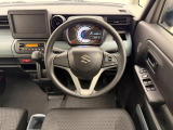 このハンドルを握った時に、車を所有している優越感を味わえますね