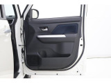 運転席ドア内側です。500mlペットボトルを収納できます。季節に関係なく水分補給は本当に重要ですよ。