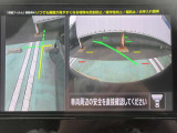ナビ画面にアラウンドビュ-モニタ-の映像を映し出しています。  狭い場所での車庫入れをサポ-トしてくれる便利アイテムです。