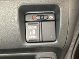 左側電動スライドドアは運転席からでも操作ができるように、ハンドル付近に開閉の操作スイッチが付いています。