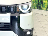 【LEDヘッドライト】悪天候や夜間走行時も良好な視界を確保し安心して運転できる高輝度LEDヘッドライトを装備!点灯速度が早く、消費電力も抑えられています。