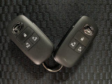 スマートキーを装備しています☆カギをカバンやポケットに入れて頂いた状態でドアロックの開閉やエンジンスタートをして頂けますよ!とても便利な装備です!