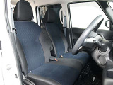 運転席まわりです。実際に座ってみて乗り心地を体感してみて下さい。