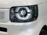 【LEDヘッドライト】悪天候や夜間走行時も良好な視界を確保し安心して運転できる高輝度LEDヘッドライトを装備!点灯速度が早く、消費電力も抑えられています。