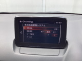 車線逸脱警報システム (LDWS) は自車が車線から逸脱する可能性があることを知らせる装置です。