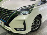 【LEDヘッドライト】悪天候や夜間走行時も良好な視界を確保し安心して運転できる高輝度LEDヘッドライトを装備!点灯速度が早く、消費電力も抑えられています。