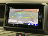 リバースギアに入れるだけで後方の表示へ切り替わります。夜間や雨の日の駐車も楽になりますよ。