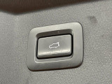 【パワーバックドア】スマートキーや運転席のボタンを押すだけでリアゲートが自動で開閉します!荷物を持っている時や、高い位置にあるバックドアを閉める際に便利な機能です♪
