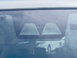 【スマートアシスト】走行中に前方の車両等を認識し、衝突しそうな時は警報とブレーキで衝突回避と被害軽減をアシスト。より安全にドライブをお楽しみいただけます。