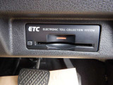 ETCなら高速道路をスイスイと通過!!クルマは料金所をノンストップで通過することができます!