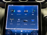 新しくなったセンターコンソールはスマートフォンを操作するような感覚でナビから車両の設定までが可能です。