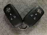 電子カードキーを携帯していれば、ドアハンドルやバックドアのリクエストスイッチを押すだけでドアの施錠・解錠が出来ます♪もちろん 遠隔操作も可能です!盗難防止のイモビライザー機能装備ですよ ☆