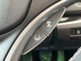 【ホンダセンシング】走行中に前方の車両等を認識し、衝突しそうな時は警報とブレーキで衝突回避と被害軽減をアシスト。より安全にドライブをお楽しみいただけます。