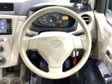 インテリアに合わせたデザインのステアリングは、運転される方のことも考え、運転しやすい形状、大きさです。是非一度、実際に触ってお確かめください。