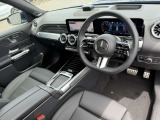 中古車だけではなく、新車も多岐にわたり、正規輸入車販売を行っております。全国選りすぐりの仕入ネットワークの中からあなたにピッタリのお車を探します!