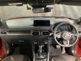 安全運転と情報操作を両立する運転席まわり。さまざまな情報を扱いながら正しい姿勢で安全に運転できることを追求したコックピット!