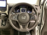 ハンドルにHondaセンシング系のクルーズコントロールやレーンキープアシストなどのスイッチと、オーディオの操作スイッチが装備されています。ハンドルから手を離さず安全に操作できます。
