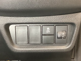ハンドルの右側にはヘッドライトレベライザーとVSA(ABS+TCS+横滑り抑制)の解除スイッチがついています。ヘッドライトレベライザーは道路状況や積荷の加重に応じてライトの高さを調節できます。