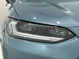LEDヘッドライトは、点灯の瞬間から最大光量を発揮し、突然暗くなるトンネルなどでの安定感を高めます。