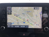 ディスプレイオーディオ装着車。ディスプレイとスマホを連携で、様々なアプリを使用できます。マップのアプリを繋げて、ナビゲーションとして使用できます。