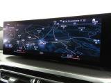 BMWカーブド・ディスプレイは、必要な情報をひと目で把握できるだけでなく、BMW iDriveの主要なインターフェイスとしてさまざまな機能の直観的な操作を可能にしています。