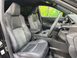 運転席シート廻りは使用感も少なく、良好な状態となっています。前オーナー様が丁寧に使っていたことがよくわかりますね。